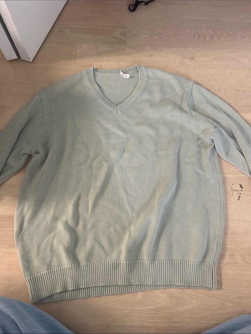 Brandy Melville Women's V-Neck Sweater in Pale Sage